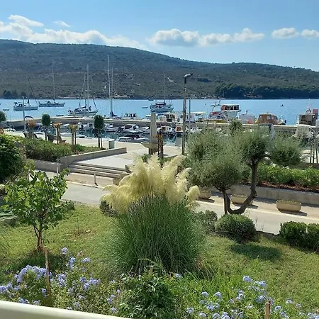 Sara - Apartman Cres